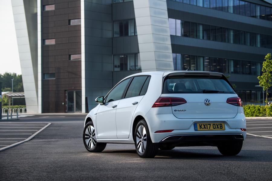  Volkswagen e-Golf 2017 года  (UK) (фото 24 из 28)